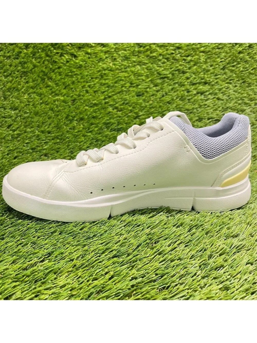 On Cloud Roger Advantage Womens Size 9 White Athletic Leather Shoes Sneakers